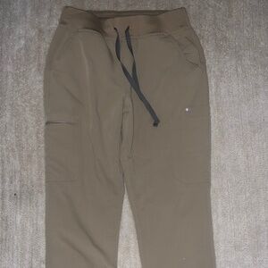 FIGS Yola high waisted scrub pants (M/P)
